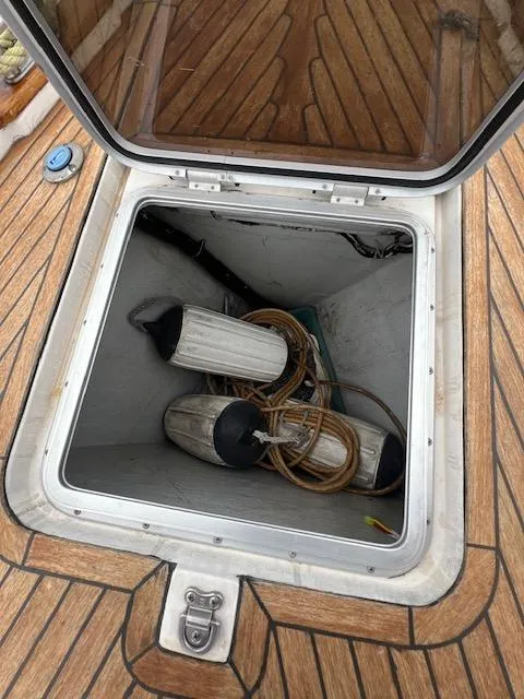 Slide: The Image of Open hatch on Bavaria 42 Cruiser 2000, revealing storage compartment with nautical equipment. - 42