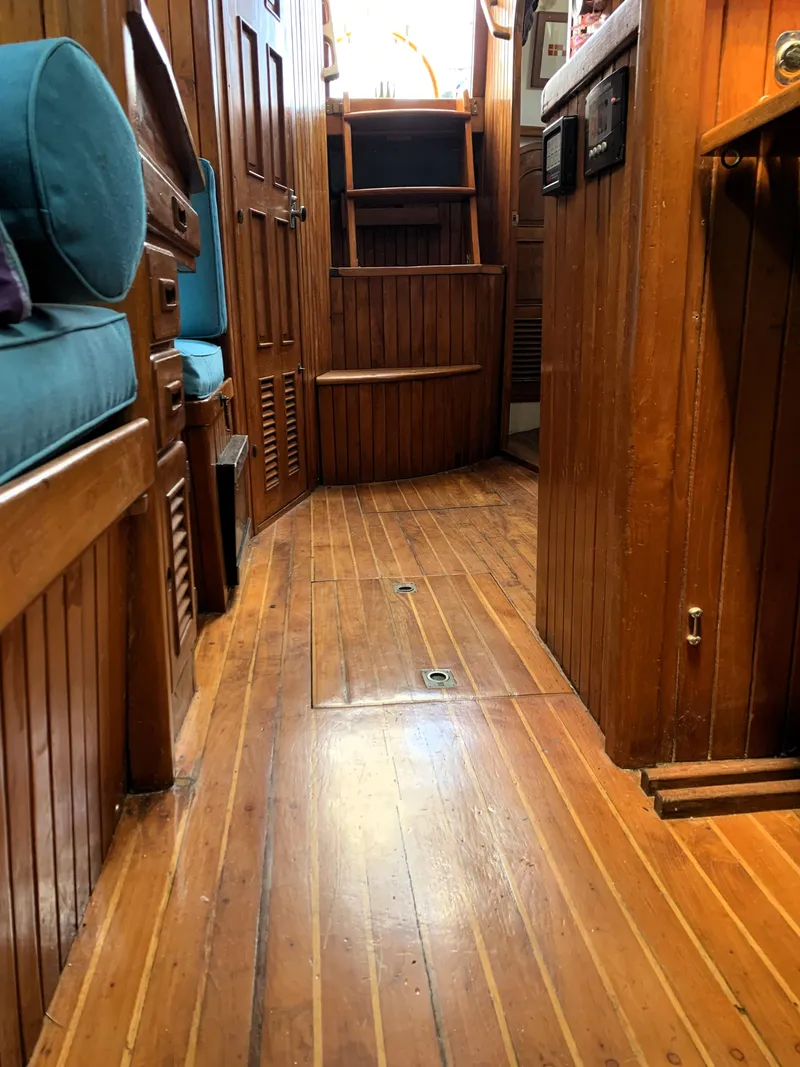 Slide: The Image of Robert Perry 41 Sloop 1979 - 61