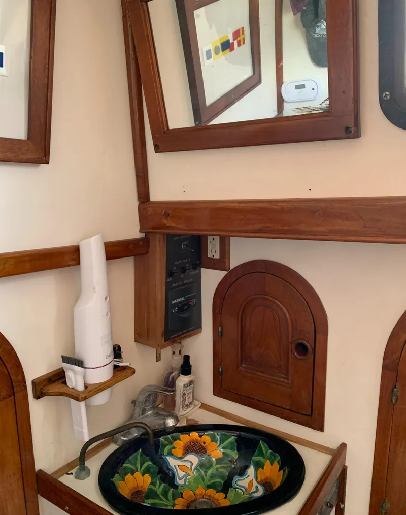 Slide: The Image of Robert Perry 41 Sloop 1979 - 68