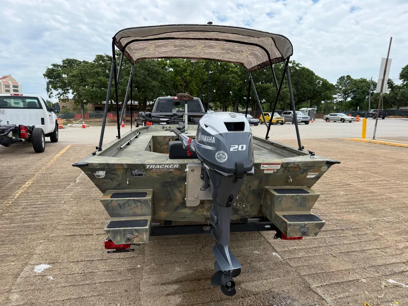 Slide: The Image of 2017 Tracker Grizzly 1654 MVX Sportsman boat with Yamaha 20 motor in parking lot. - 29