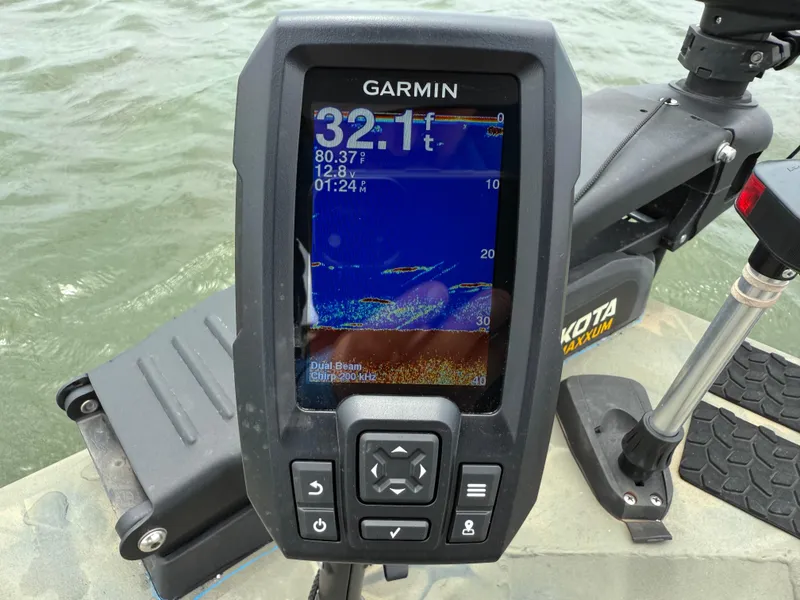 Slide: The Image of Garmin fishfinder on 2017 Tracker Grizzly 1654 MVX Sportsman, displaying water depth and temperature. - 40