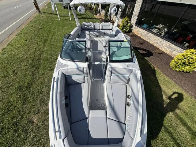 Slide: The Image of Regal LS6 2025 - 18