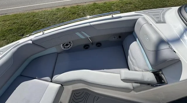 Slide: The Image of Regal LS6 2025 - 19