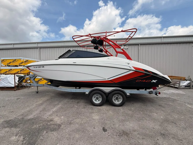 Slide: The Image of Yamaha 242X E-Series 2018 - 10