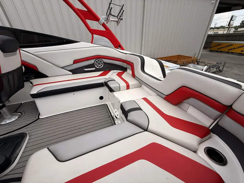 Slide: The Image of Yamaha 242X E-Series 2018 - 18