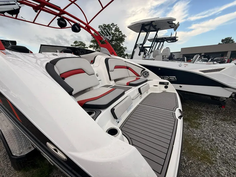 Slide: The Image of Yamaha 242X E-Series 2018 - 4