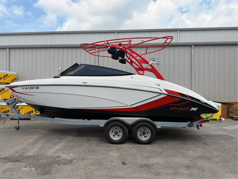 Slide: The Image of Yamaha 242X E-Series 2018 - 9