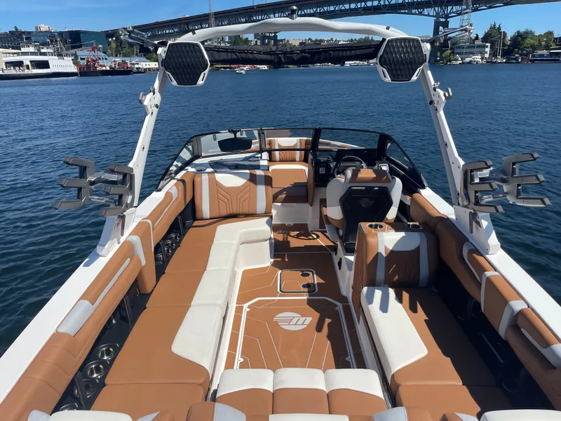 Slide: The Image of Malibu Wakesetter 25 LSV 2025 - 10