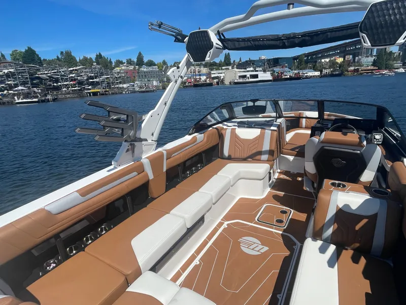 Slide: The Image of Malibu Wakesetter 25 LSV 2025 - 11