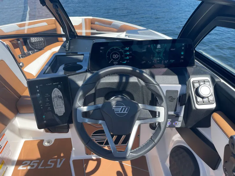 Slide: The Image of Malibu Wakesetter 25 LSV 2025 - 14