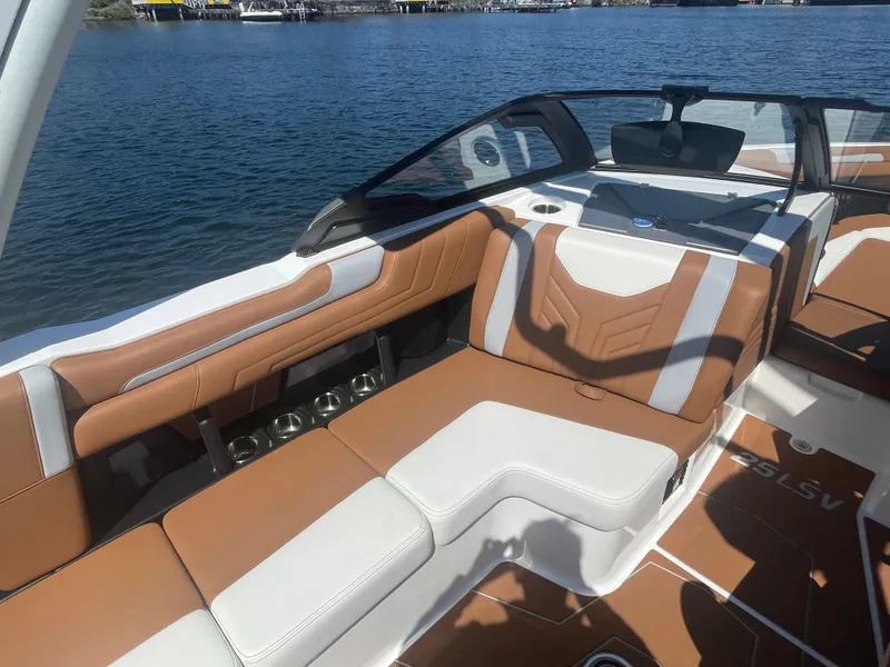 Slide: The Image of Malibu Wakesetter 25 LSV 2025 - 15