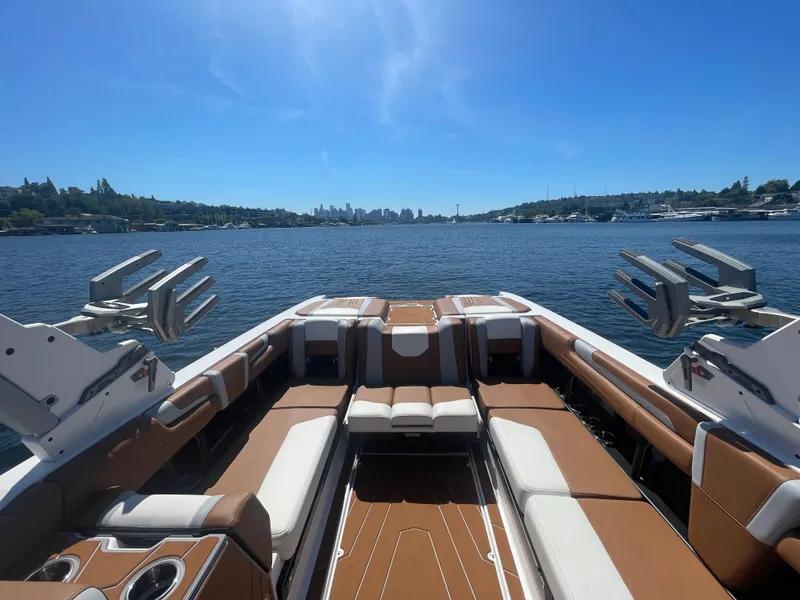 Slide: The Image of Malibu Wakesetter 25 LSV 2025 - 17