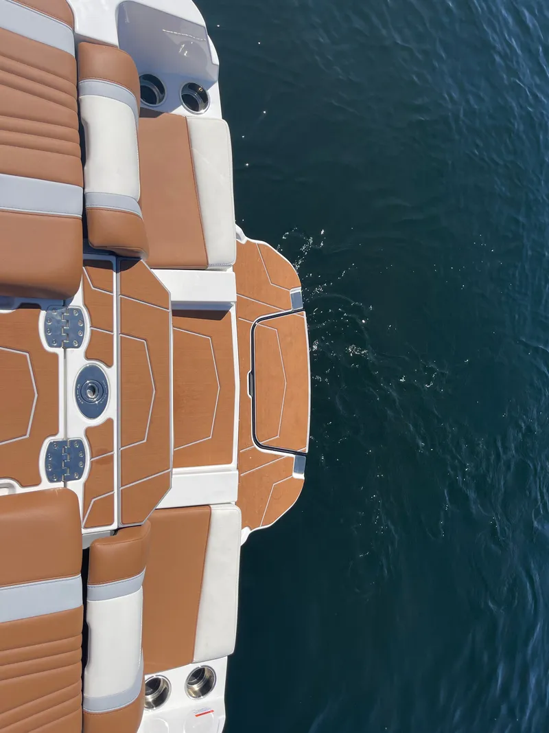 Slide: The Image of Malibu Wakesetter 25 LSV 2025 - 18