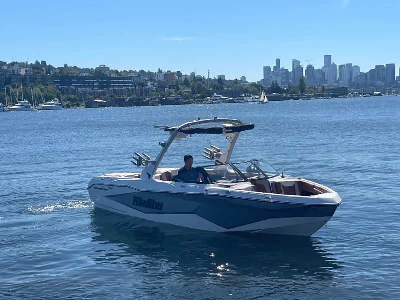 Slide: The Image of Malibu Wakesetter 25 LSV 2025 - 4