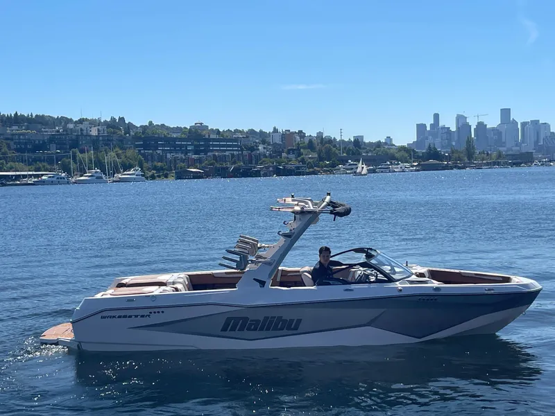 Slide: The Image of Malibu Wakesetter 25 LSV 2025 - 5