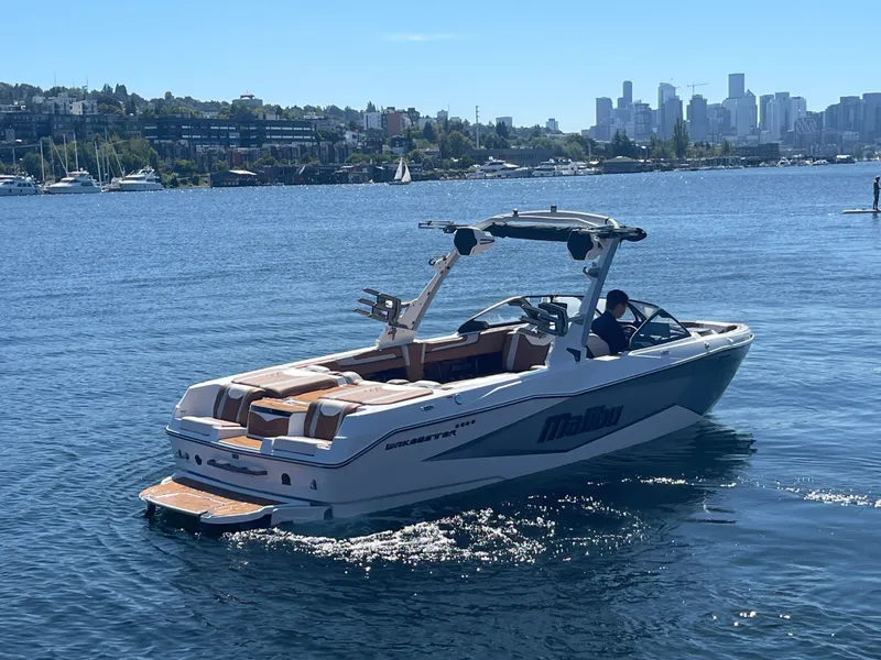 Slide: The Image of Malibu Wakesetter 25 LSV 2025 - 6