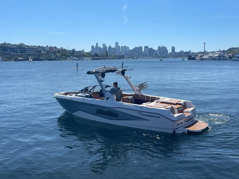 Slide: The Image of Malibu Wakesetter 25 LSV 2025 - 9