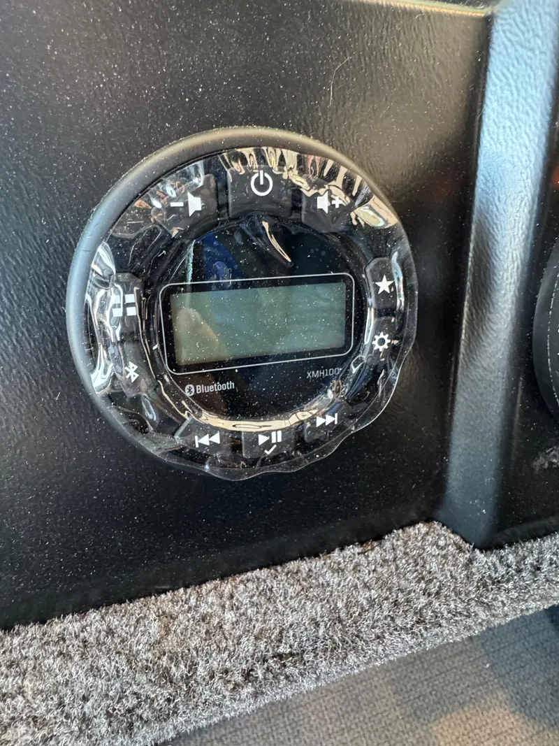 Slide: The Image of Control panel with Bluetooth and display on G3 AV17SF, 2025 model. - 22