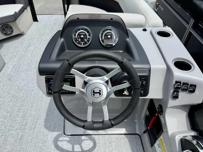 Slide: The Image of Harris Cruiser 210 CWDH (Heritage Edition) 2025 - 17