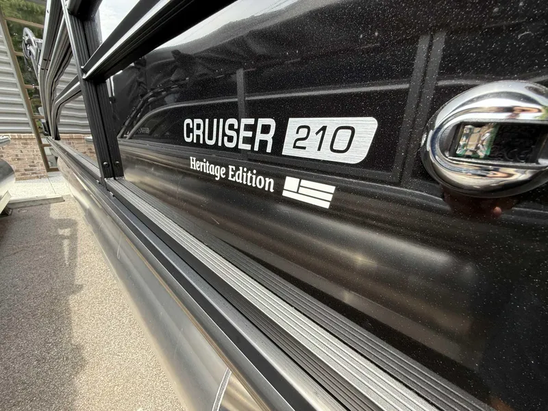 Slide: The Image of Harris Cruiser 210 CWDH (Heritage Edition) 2025 - 23