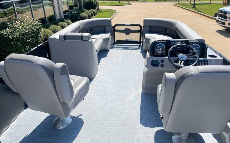 Slide: The Image of Premier 220 SUNSCAPE RL 2025 - 11