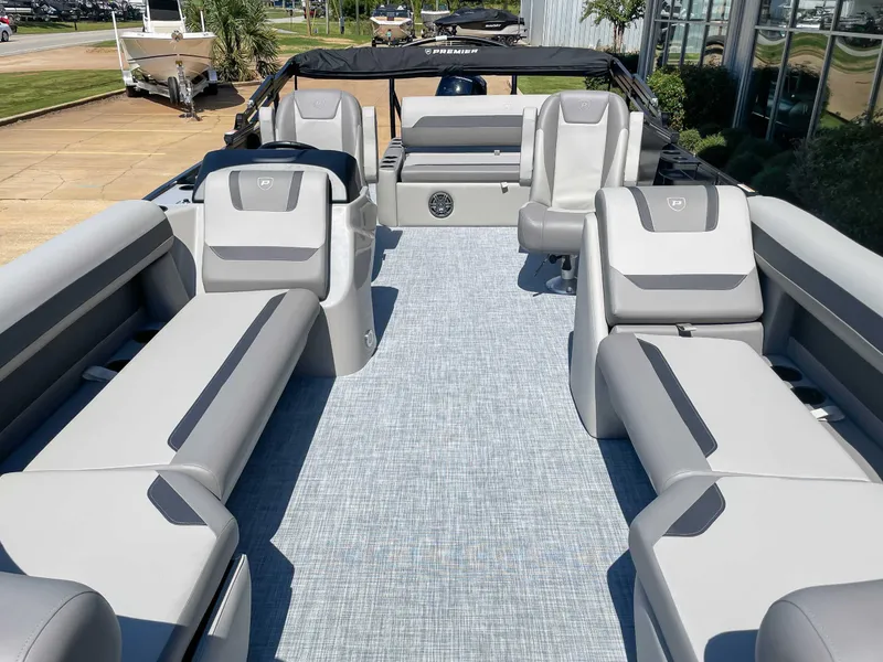 Slide: The Image of Premier 220 SUNSCAPE RL 2025 - 12