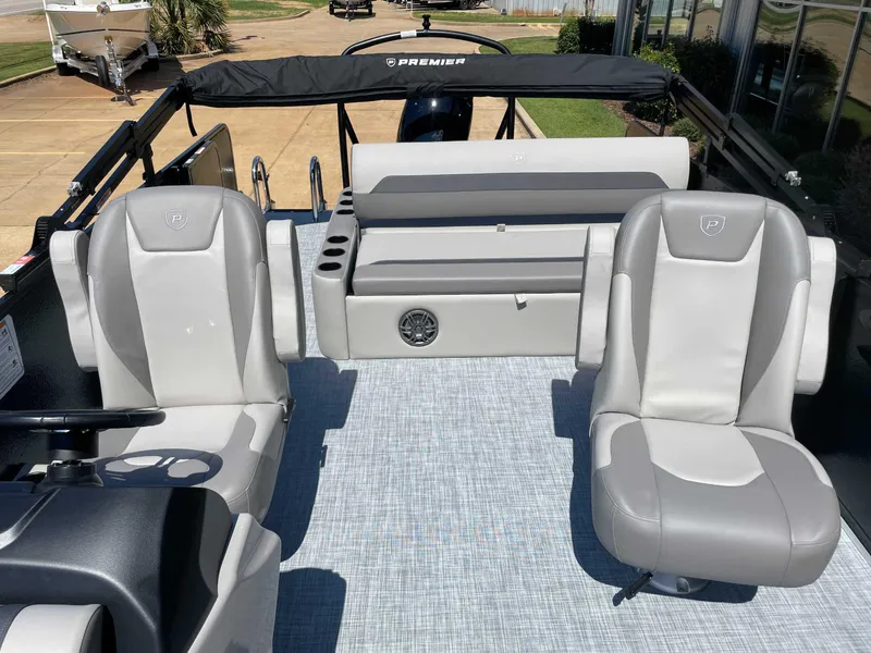 Slide: The Image of Premier 220 SUNSCAPE RL 2025 - 13