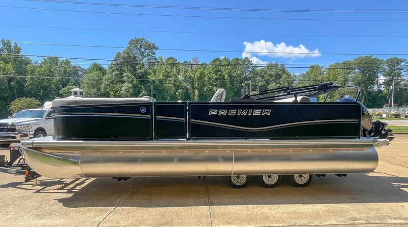 Slide: The Image of Premier 220 SUNSCAPE RL 2025 - 6