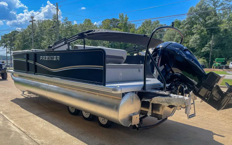 Slide: The Image of Premier 220 SUNSCAPE RL 2025 - 7