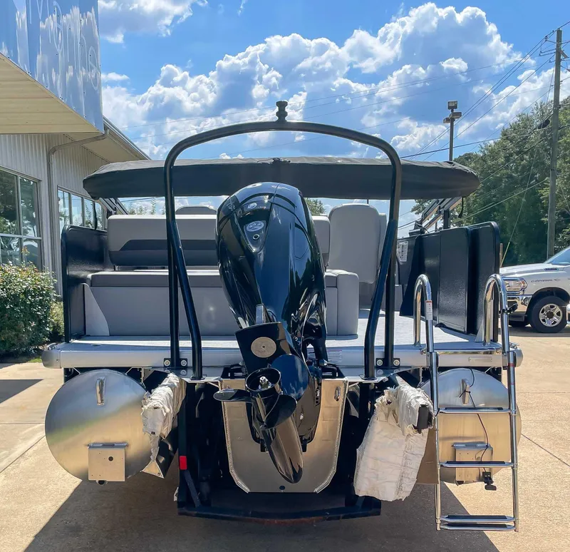 Slide: The Image of Premier 220 SUNSCAPE RL 2025 - 9