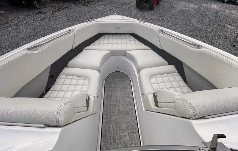 Slide: The Image of Cobalt R3 Surf 2021 - 11