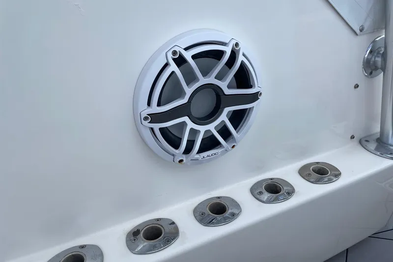 Slide: The Image of Speaker and rod holders on 2009 Contender 39 Tournament boat. - 32