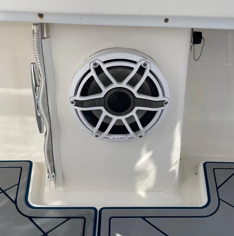 Slide: The Image of Speaker on 2009 Contender 39 Tournament boat, featuring JL Audio marine sound system. - 33