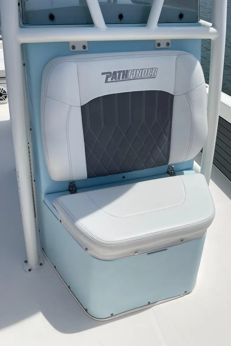 Slide: The Image of 2022 Pathfinder 2600 TRS boat seat with white and gray cushioned design. - 19