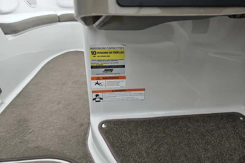 Slide: The Image of Four Winns H220 2008 - 13