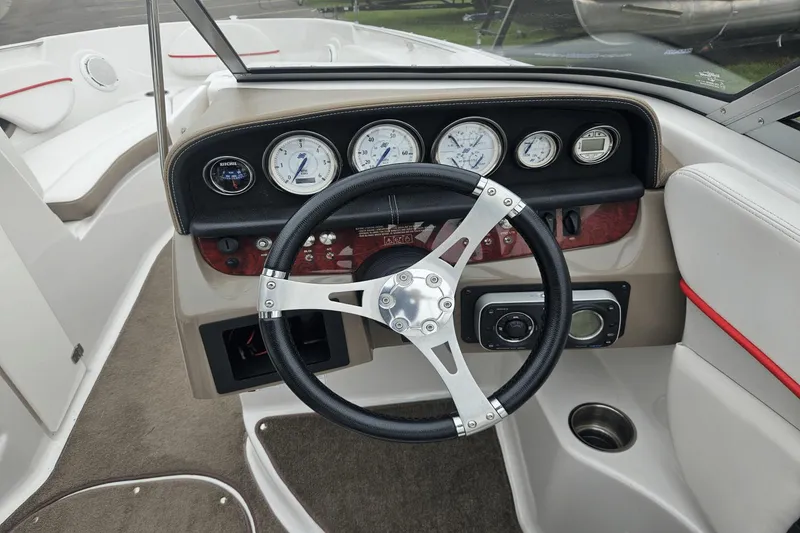 Slide: The Image of Four Winns H220 2008 - 14