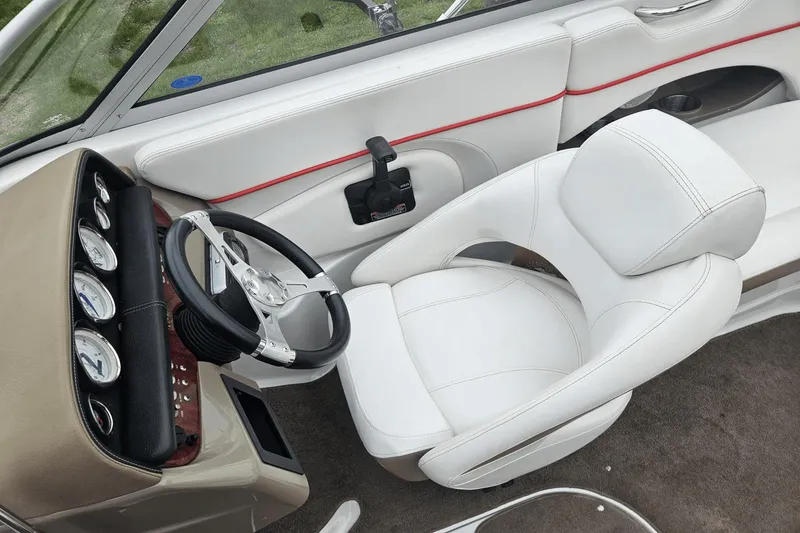 Slide: The Image of Four Winns H220 2008 - 15