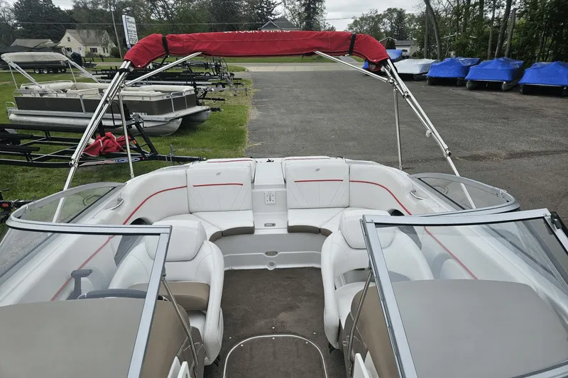 Slide: The Image of Four Winns H220 2008 - 9