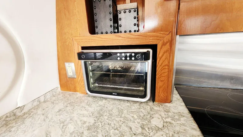 Slide: The Image of Carver 530 Voyager Pilothouse 1999 - 14