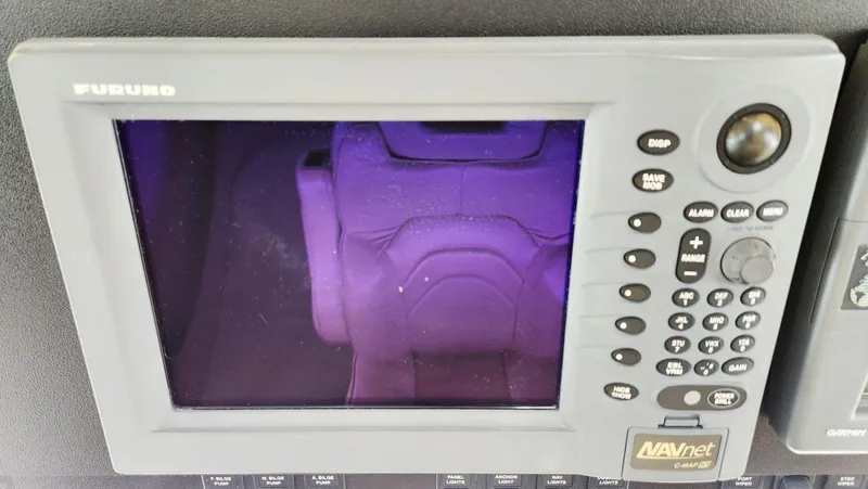 Slide: The Image of Carver 530 Voyager Pilothouse 1999 - 29