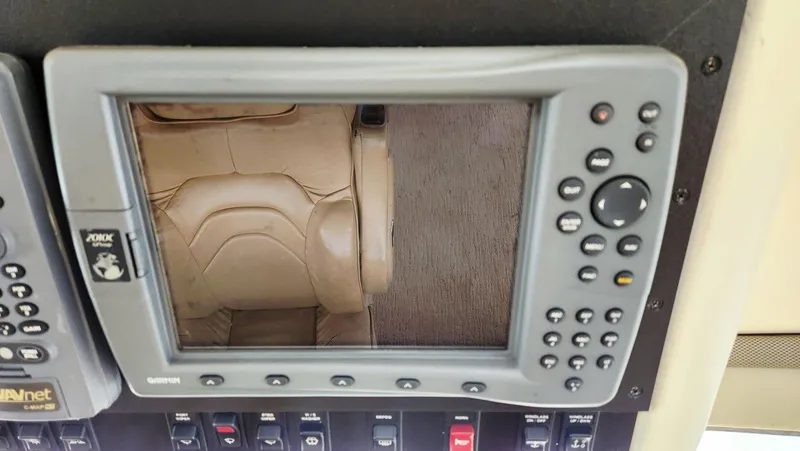 Slide: The Image of Carver 530 Voyager Pilothouse 1999 - 30