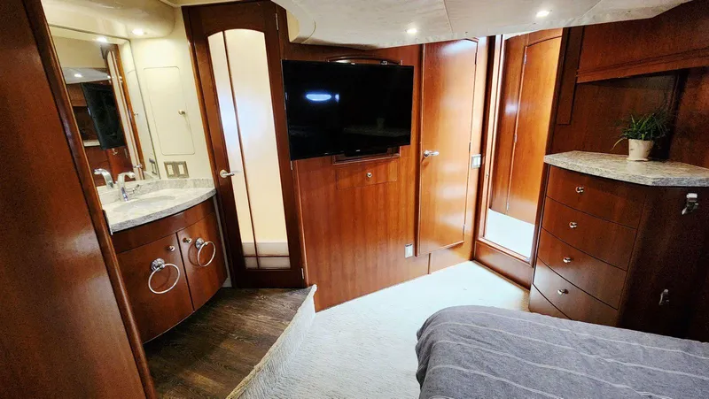 Slide: The Image of Carver 530 Voyager Pilothouse 1999 - 34
