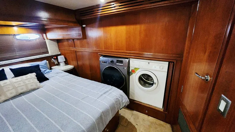 Slide: The Image of Carver 530 Voyager Pilothouse 1999 - 35