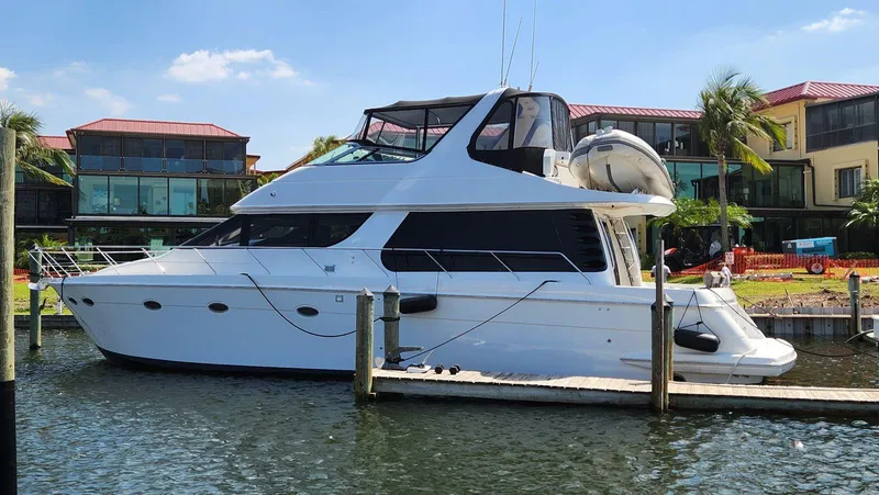 Slide: The Image of Carver 530 Voyager Pilothouse 1999 - 4