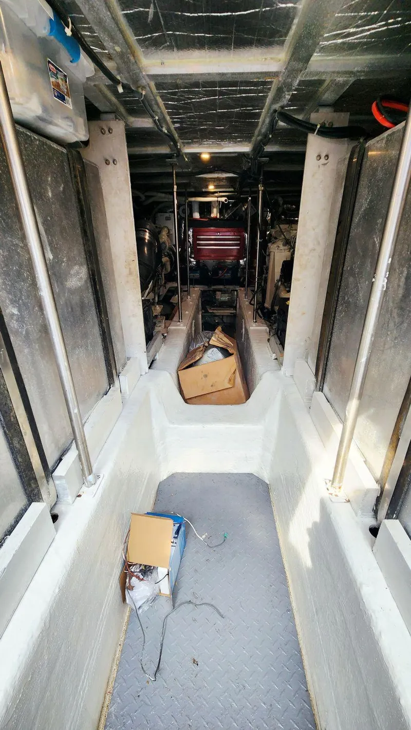 Slide: The Image of Carver 530 Voyager Pilothouse 1999 - 75