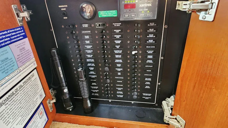 Slide: The Image of Carver Yachts 530 Voyager Pilothouse 1999 - 19