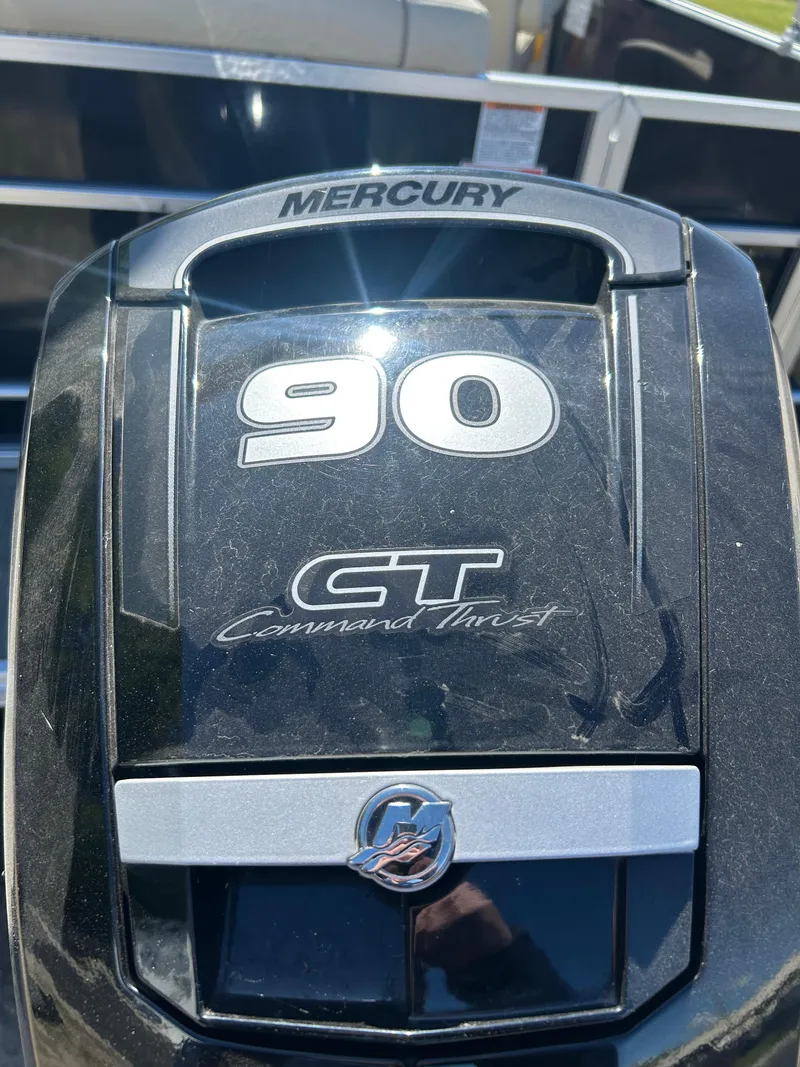 Slide: The Image of Mercury 90 CT Command Thrust engine on 2019 Starcraft EX 20 C boat. - 15