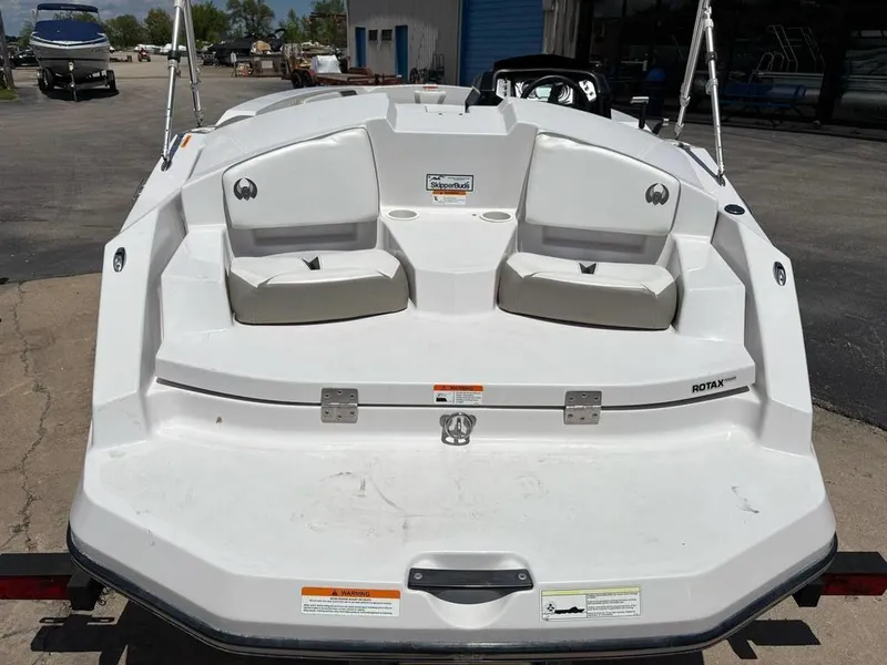 Slide: The Image of Scarab 165 HO 2015 - 6