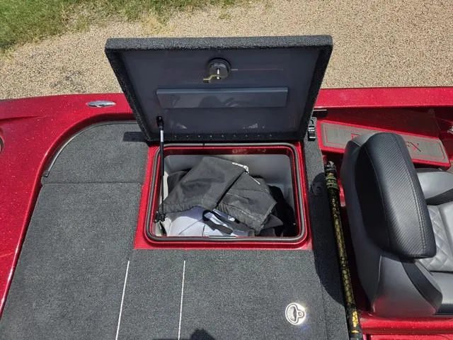 Slide: The Image of Caymas CX21 Pro 2023 - 30