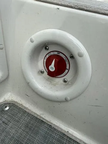 Slide: The Image of Stingray 215 LR 2020 - 11